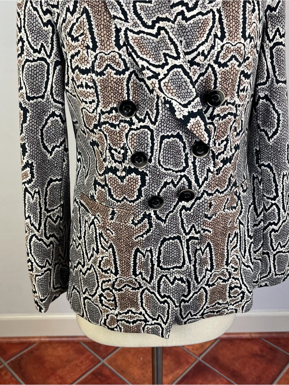 Cabi Python Print Ponte Blazer - Picture 5 of 8